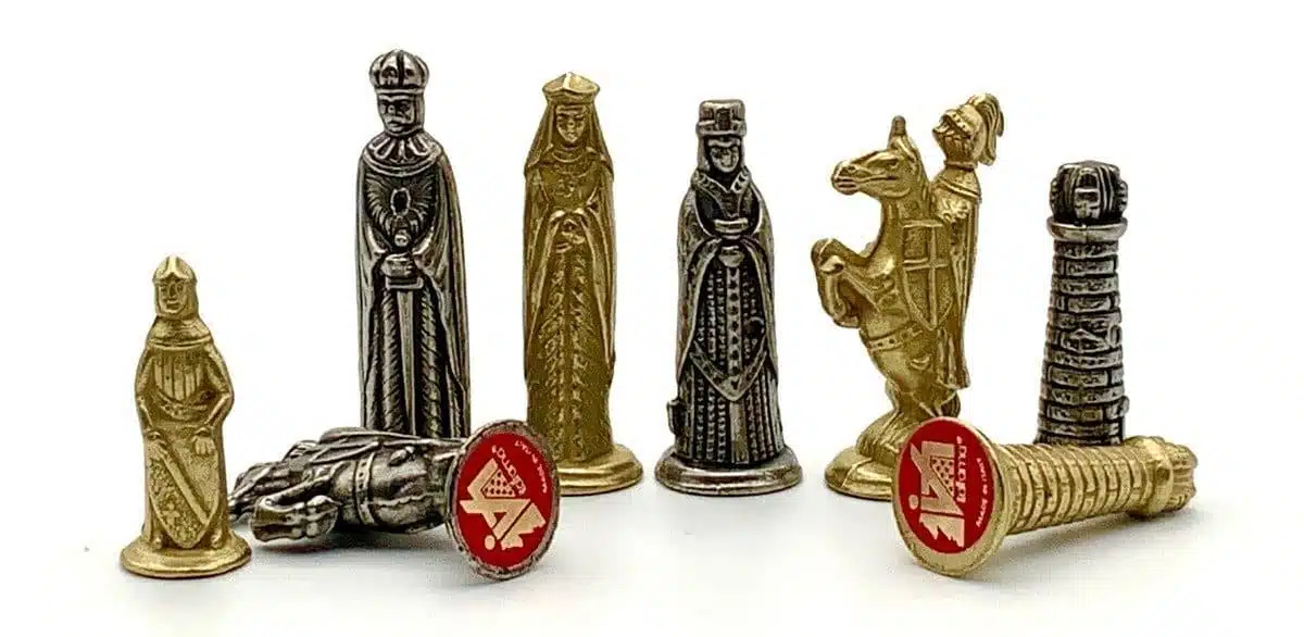 Figuras Medievales de Metal y Tablero de Ajedrez de Símil Piel con Almacenamiento - Imagen 2