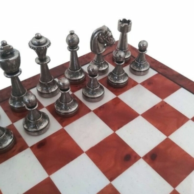 Alternative view of Piezas de Ajedrez Staunton y Tablero de Ajedrez con Pie y Cajón de Almacenamiento de Madera