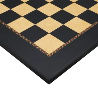 Tablero de ajedrez Jeu de la Dame, detalle de la esquina con friso decorativo
