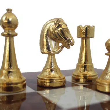 Alternative view of Tablero de Ajedrez de Madera de Olmo y Brezo & Juego de Ajedrez de Metal Chapado en Oro y Plata