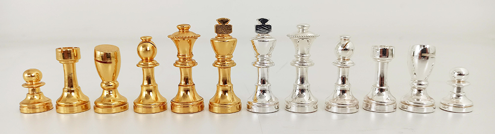 Piezas de Ajedrez Staunton en Latón Baño de Oro y Plata y Tablero de Ajedrez con Pie y Cajón de Almacenamiento de Madera - Imagen 3