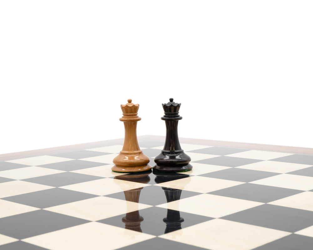 Juego de Ajedrez de Lujo con Caja de Almacenamiento y Reloj - Imagen 9