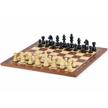 Juego de ajedrez completo con tablero alfanumérico y piezas de madera de boj colocadas