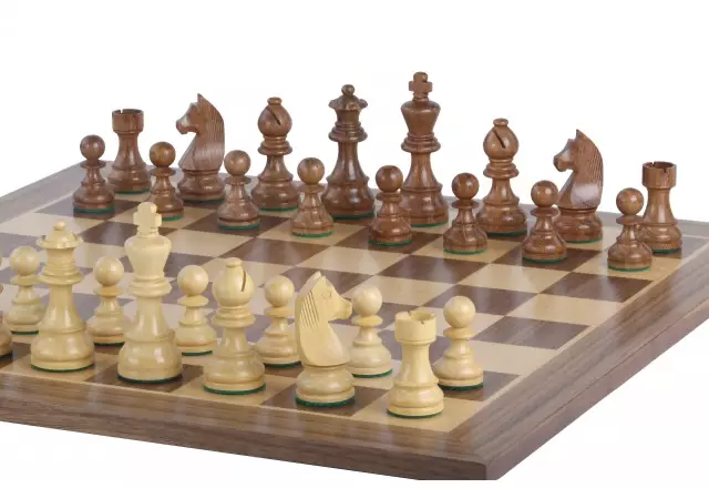 Ensemble Echiquier en Bois d'Érable et Noyer et Pieces Echecs Chevalier Allemand en Bois d'Acacia et Buis