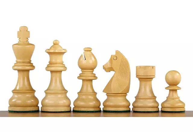 Ensemble Echiquier en Bois d'Érable et Noyer et Pieces Echecs Chevalier Allemand en Bois d'Acacia et Buis