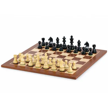 Juego de ajedrez completo con piezas de boj y tablero de caoba y arce, vista general
