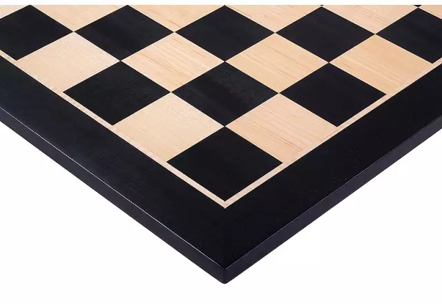 Ensemble Pieces Echecs en Bois de Buis et Echiquier en Bois d'Érable
