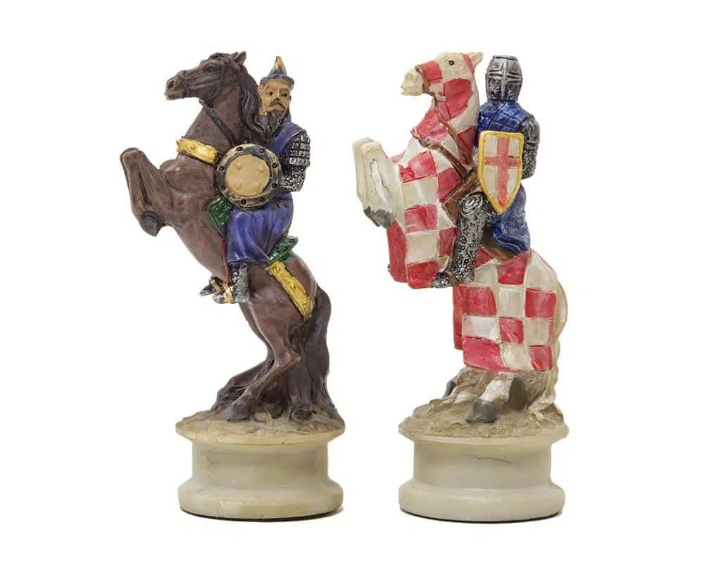 Conjunto de Juego de Ajedrez en Resina Pintada a Mano Las Cruzadas y Tablero en Similicuir con Almacenamiento - Imagen 4