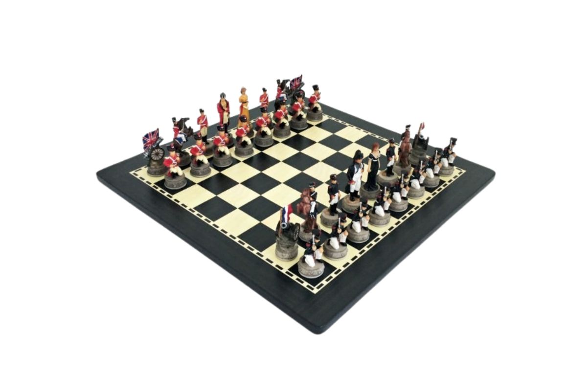 Conjunto Juego de Ajedrez Batalla de Waterloo y Tablero de Madera