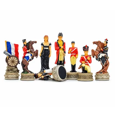 Piezas de ajedrez Batalla de Waterloo con soldados, jinetes y dama con vestido