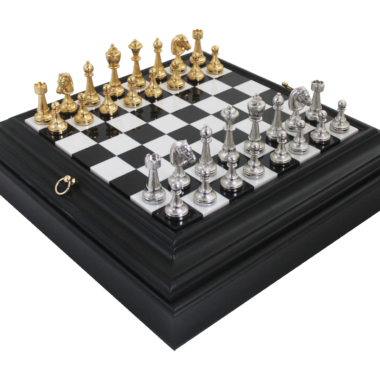 Conjunto de Ajedrez de Metal Chapado en Oro y Plata y Tablero de Ajedrez Negro y Blanco de Madera Lacada con Tablero de Juego de Mármol