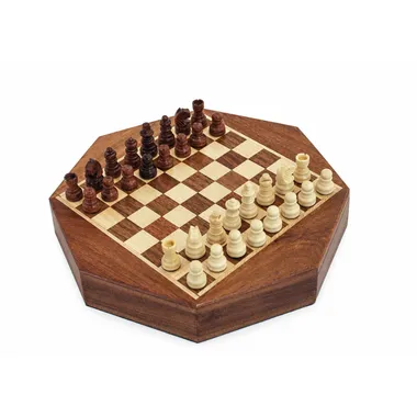 Tablero de ajedrez octogonal de madera de acacia con piezas en posición de juego