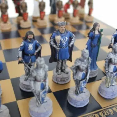 Alternative view of Conjunto de Ajedrez Rey Arturo en Resina y Tablero de Similicuir Azul