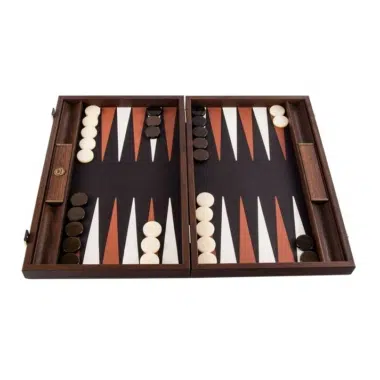 Backgammon de cuero marrón efecto cocodrilo, tablero abierto vista de conjunto