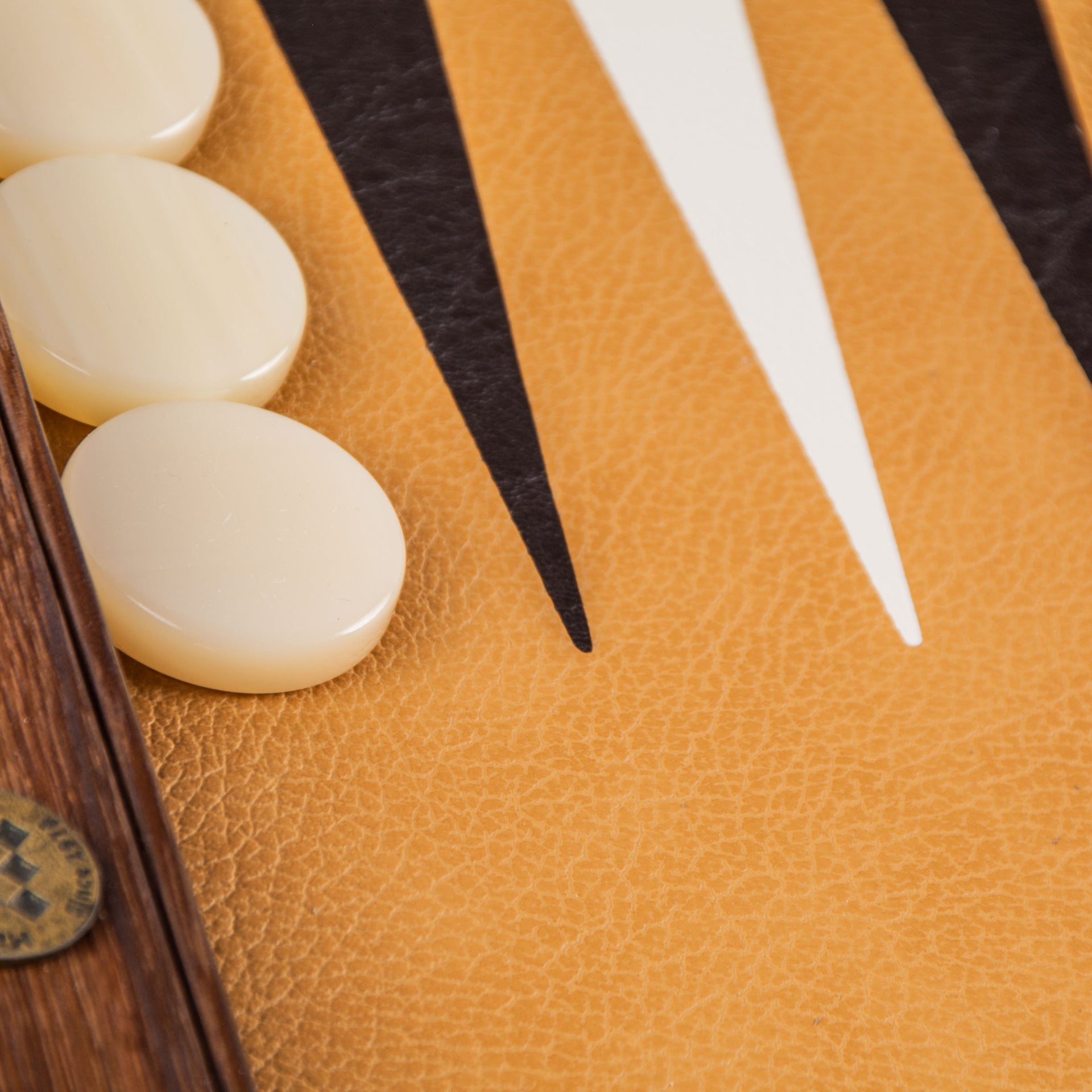 Backgammon de Luxe en Cuero Imitación Avestruz Marrón con Fichas de Nácar - Imagen 4
