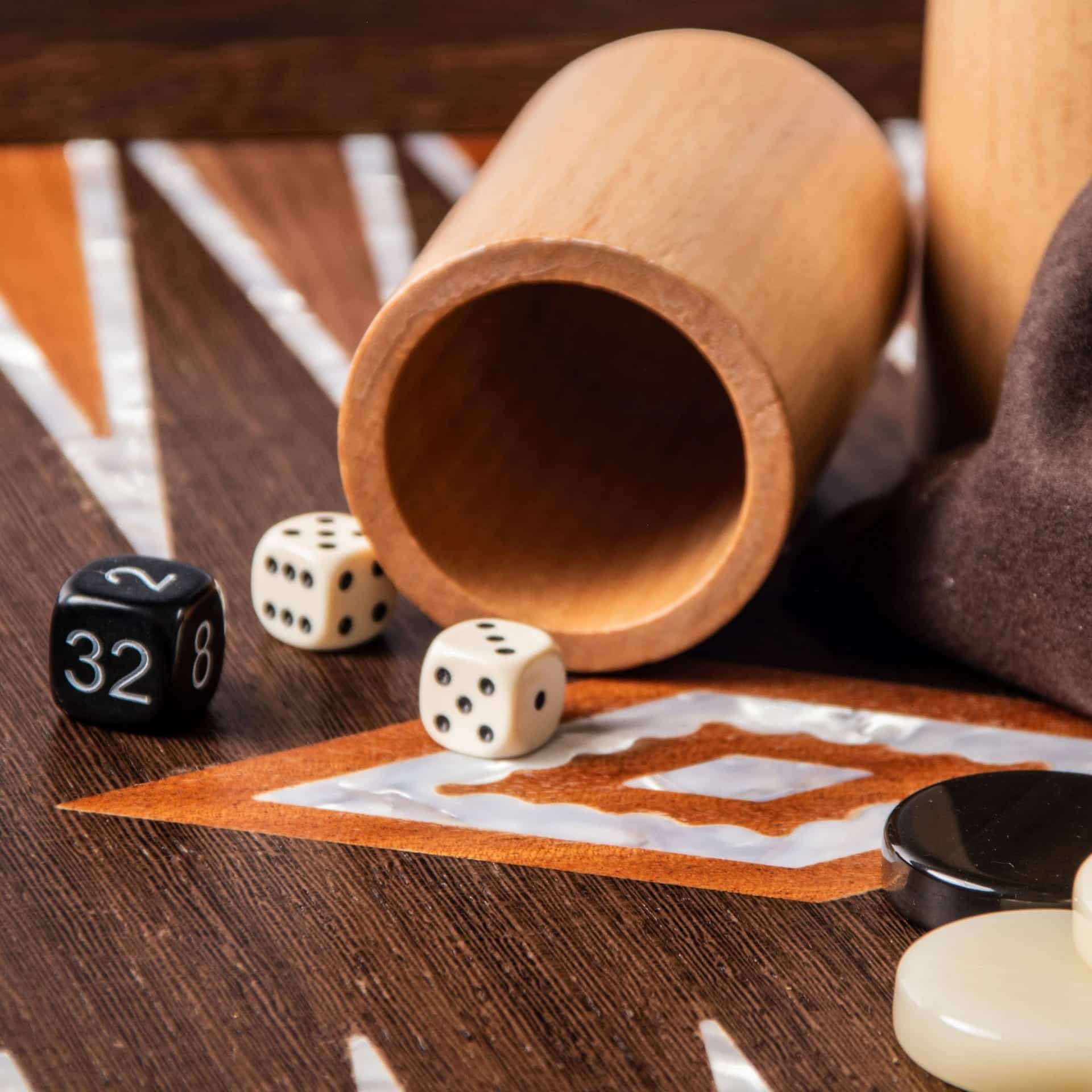 Backgammon de Luxe en Raíz de Nogal e Incrustación de Nácar - Imagen 3