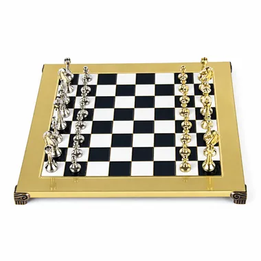 Tablero dorado con piezas Staunton plateadas y doradas de metal