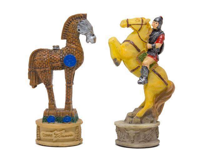 Conjunto de Juego de Ajedrez sobre el Tema de la Guerra de Troya - Piezas Pintadas a Mano y Tablero de Similicuir 48x48cm - Imagen 4