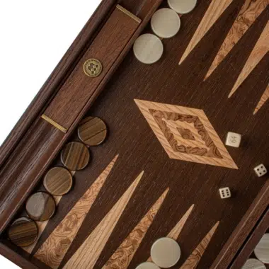 Backgammon de Wengué y Raíz de Nogal, detalle de las fichas y las flechas