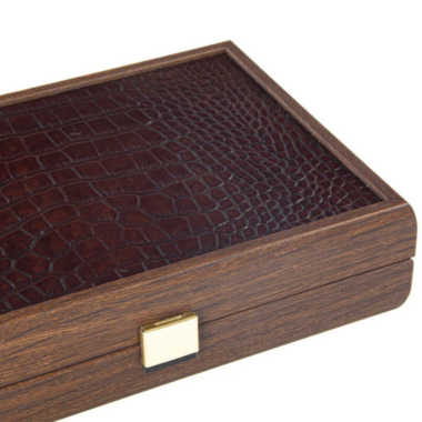 Jeu de Cartes en Plastique avec Écrin en Bois et Sac en Cuir Croco Marron. 