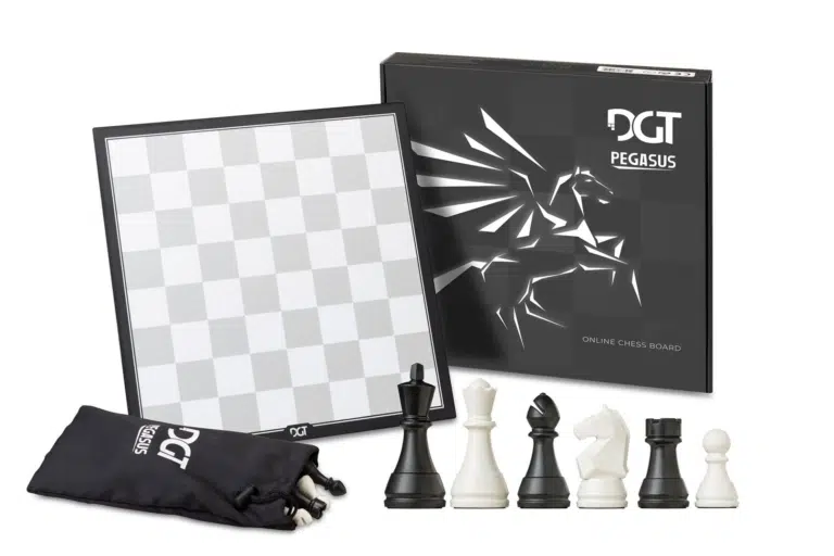 Juego de ajedrez electrónico DGT Pegasus con caja, piezas y bolsa