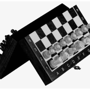 Jeu d’Echecs Mini en Bois Noir et Blanc – Portable, Magnétique et Compact