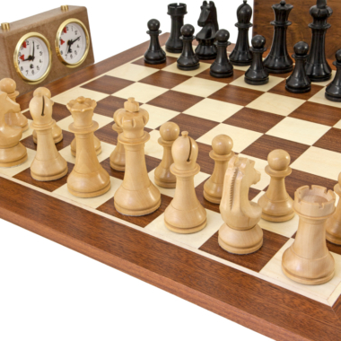 Ensemble d’échecs Championnat du Monde avec horloge et coffret en bois