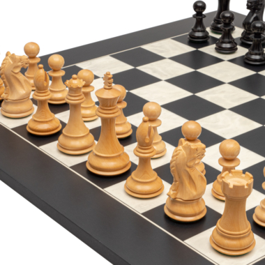 Ensemble d’Échecs Fierce Knight en Noir et Érable