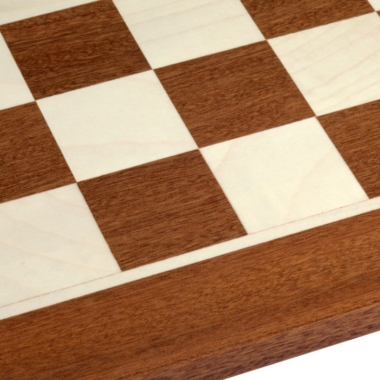 Detalle del motivo del tablero de ajedrez de madera, revelando la calidad de fabricación - Le Palais Des Echecs