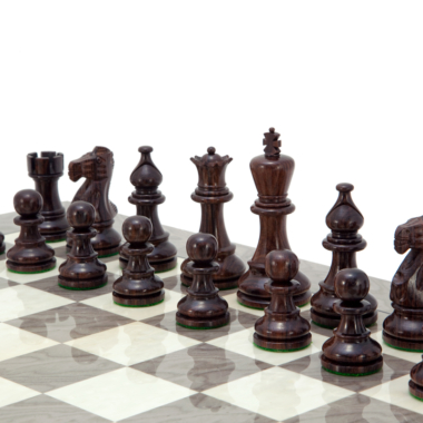 Detalles de las piezas de madera oscura del juego de ajedrez Palisandro - Le Palais Des Echecs