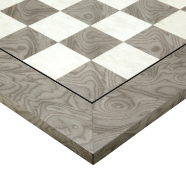 Detalle de la esquina del tablero del juego de ajedrez con un acabado cuidado - Le Palais Des Echecs