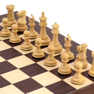 Vista general de las piezas y el estuche del ajedrez Windsor - Le Palais Des Echecs