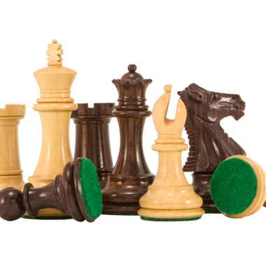 Detalle superior de los reyes del ajedrez Windsor de madera - Le Palais Des Echecs