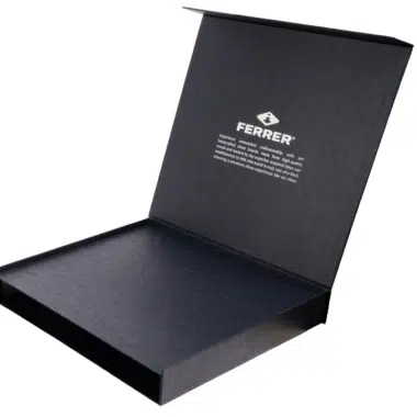 Intérieur de la boîte de rangement pour le jeu d'échecs, simple et pratique