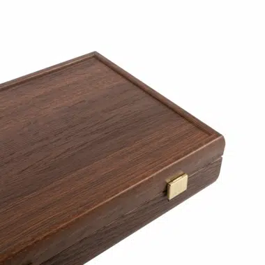 Angle supérieur du coffret de poker en bois avec serrure dorée - Le Palais Des Echecs