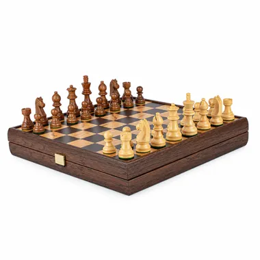 Ángulo lateral del juego de ajedrez Nogal 40x40 cm, piezas Staunton elegantes - Le Palais Des Echecs
