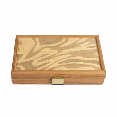 Alternative view of Backgammon pequeño de corcho natural con diseño cúbico - fichas de madera