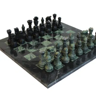 Jeu d’échecs en marbre noir et vert de 30 cm avec coffret