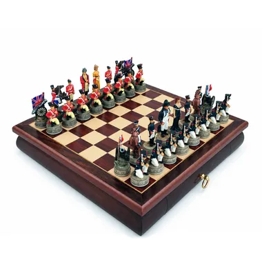 Set Juego de Ajedrez Histórico Batalla de Waterloo y Tablero de Ajedrez en Palo de Rosa con Almacenamiento