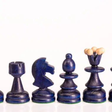 Vue aérienne d'un jeu d'échecs en bois bleu et crème - Jeu d'Échecs Luxe Pearl Insert Bleu sur Le Palais Des Echecs