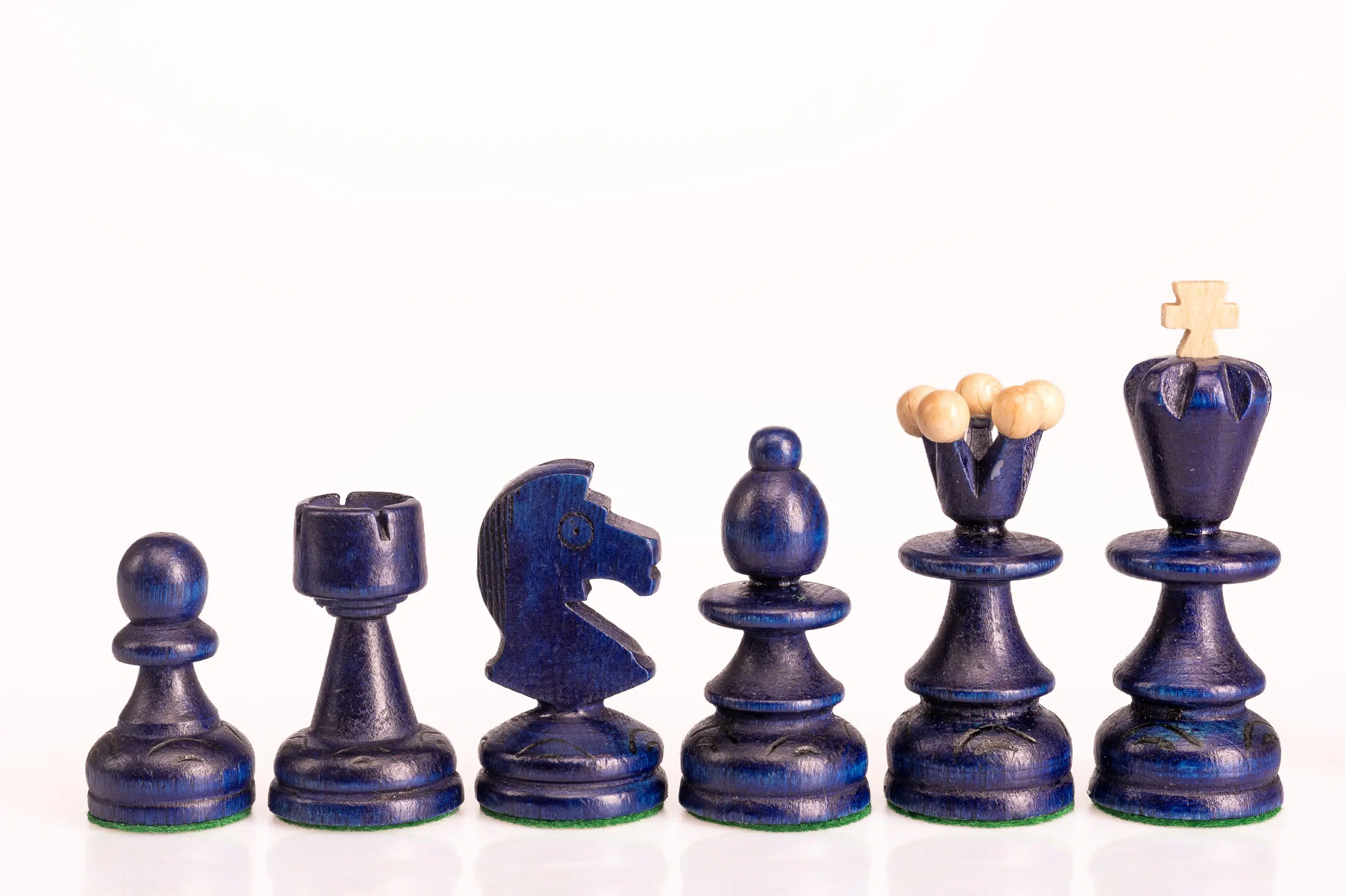 Vue aérienne d'un jeu d'échecs en bois bleu et crème - Jeu d'Échecs Luxe Pearl Insert Bleu sur Le Palais Des Echecs