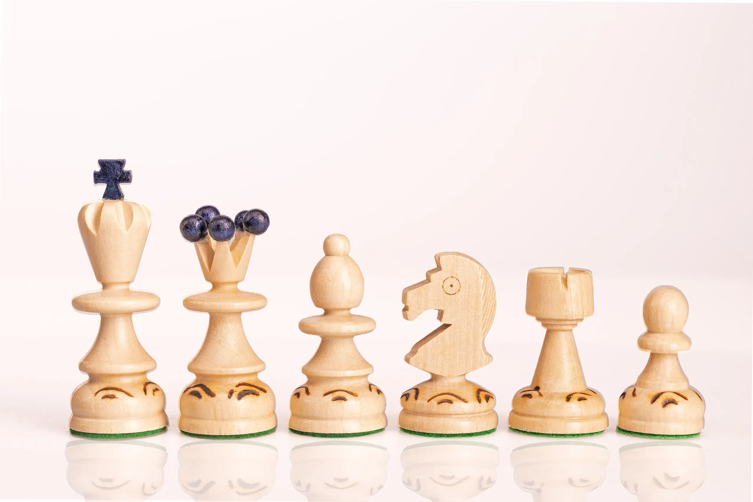 Positionnement stratégique des pièces sur le plateau - Jeu d'Échecs Luxe Pearl Insert Bleu sur Le Palais Des Echecs
