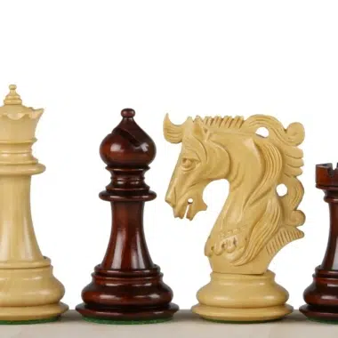 Collection de pièces d'échecs Staunton en bois mixte, présentation raffinée - Le Palais Des Echecs