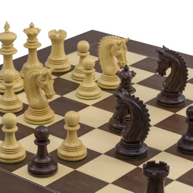 Partida en curso con piezas blancas y negras en el juego de ajedrez Lemington - Le Palais Des Echecs